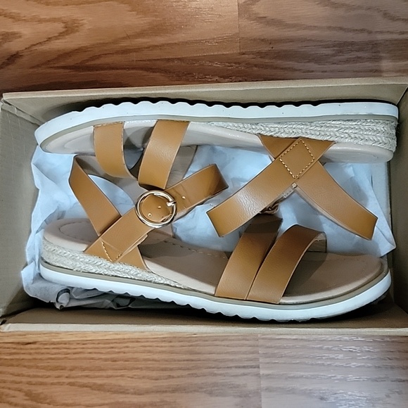 EUC Journee Collection Women's Nikki Wedge Espadrille Sandal Size 8 - Picture 6 of 10